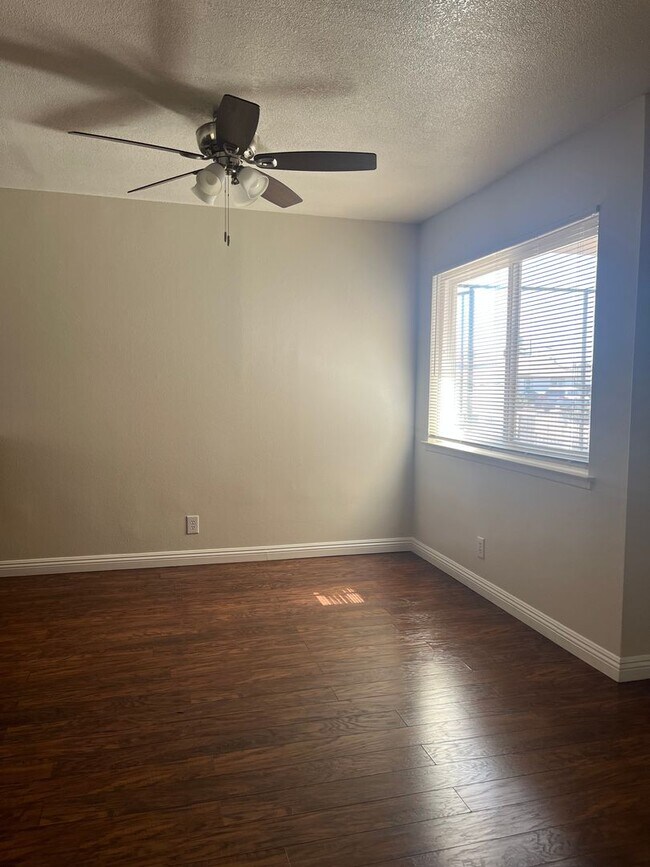 Foto del edificio - 4 bedroom 2bathroom Home Available now!