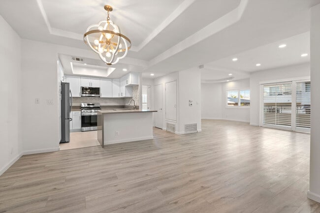 Building Photo - Carlyle Condominiums