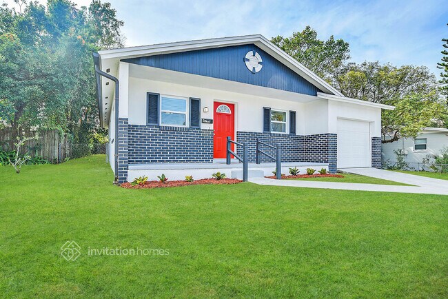 Building Photo - 6146 Balboa Dr