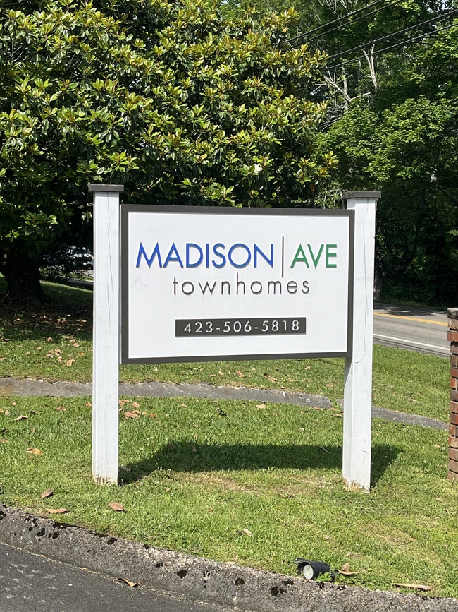 Building Photo - Madison Avenue Townhomes