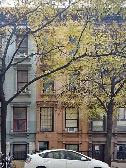 Building Photo - 122 W 73rd St