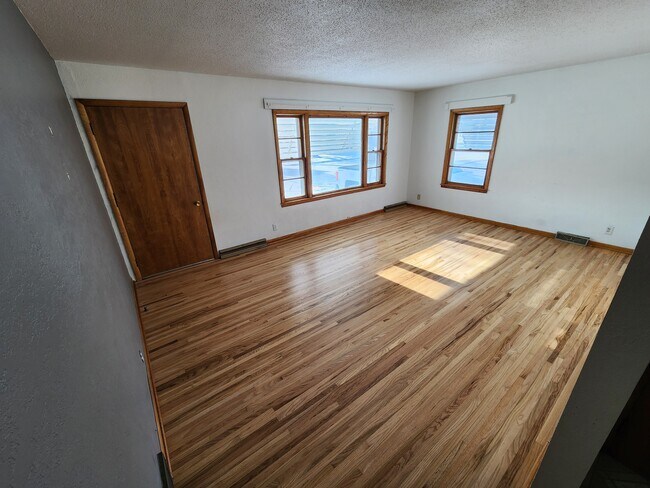 Foto del edificio - 306 W 4th Ave S