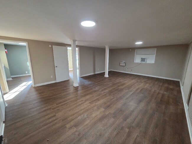 Foto del edificio - 2422-2424-2424 Tinnell Ct