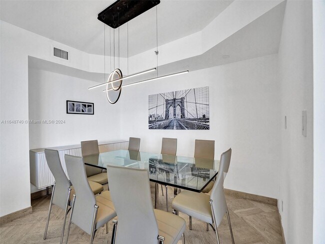 Foto del edificio - 1000 E Island Blvd