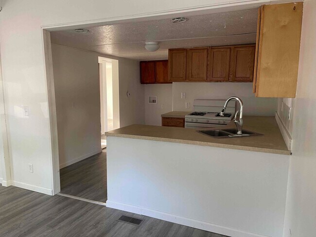 Building Photo - 406 S Cleveland St