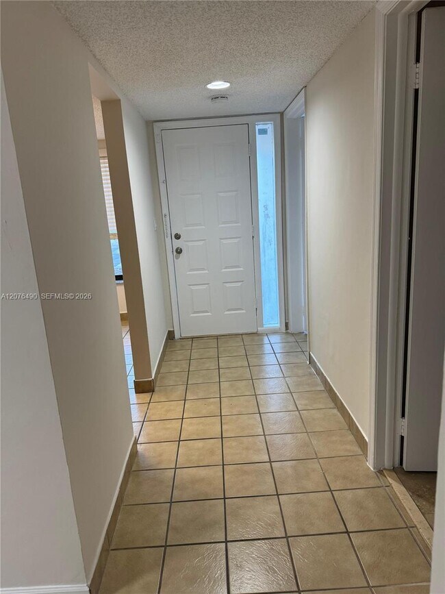 Foto del edificio - 16498 NE 26th Ave