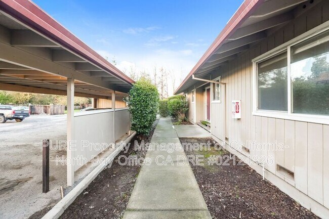 Building Photo - 315 Jesse Ray Pl