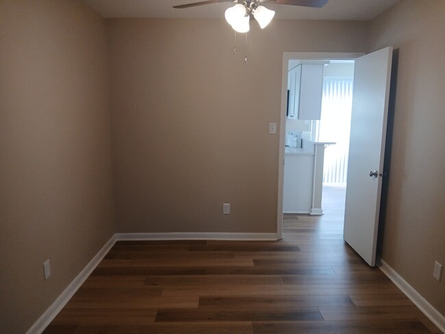 Building Photo - 412 Chinaberry Cir