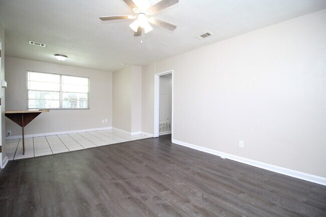Foto del edificio - Flexible 3BR Home with Bonus Room, Covered Patio & Fully Fenced Yard