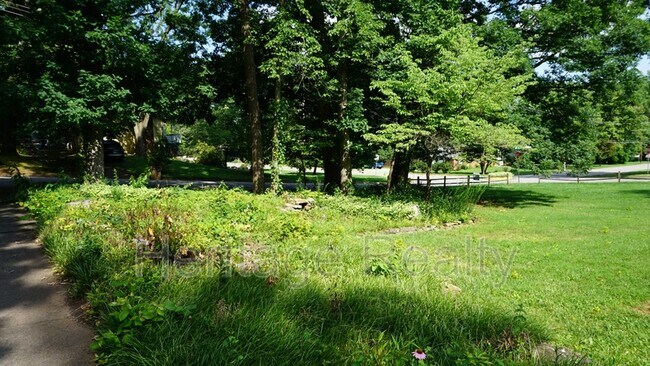 Foto del edificio - 529 Bardon Rd NW