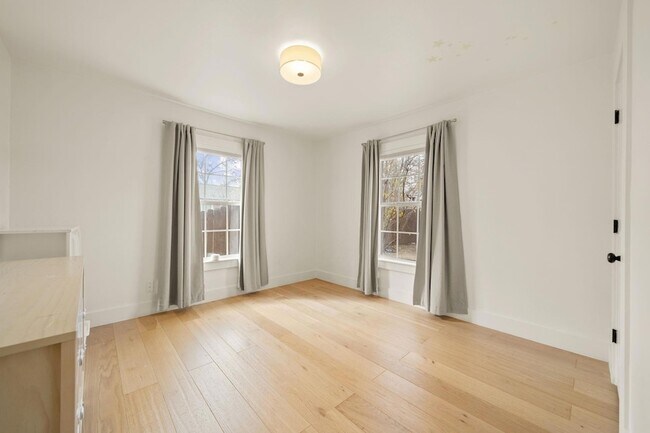 Foto del edificio - 912 Mansell Ave