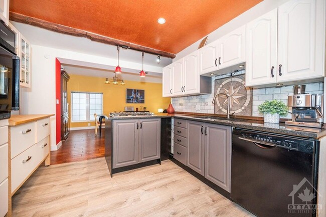 Building Photo - 181 Clare St