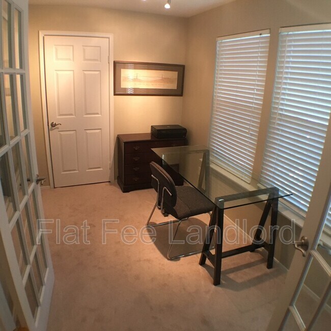 Foto del edificio - 3309 Wyndham Cir