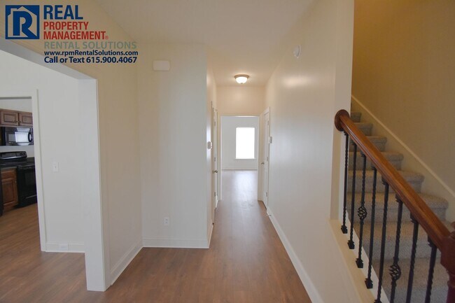 Foto del edificio - Great 3bd 2.5ba townhome in Murfreesboro! 2 car carport! washer/dryer included!