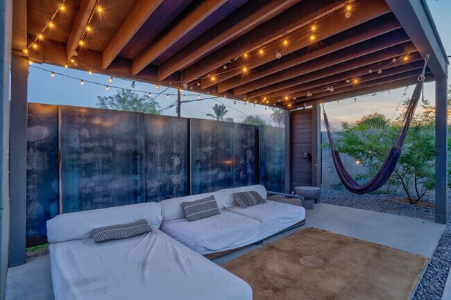 Foto del edificio - Modern Home w/ Heated Pool
