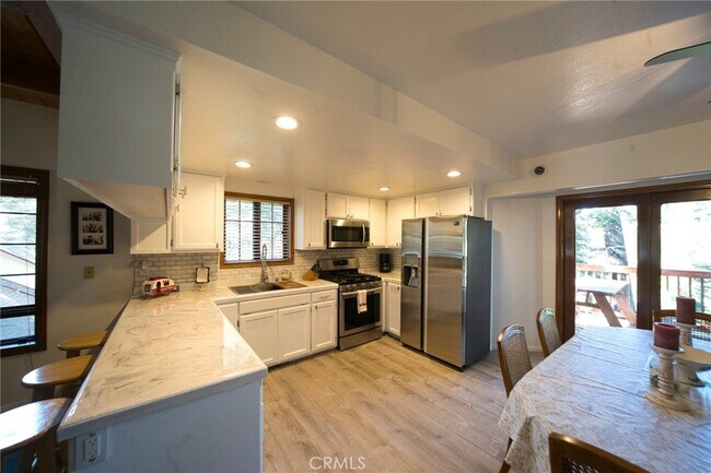 Foto del edificio - 31644 Christmas Tree Ln