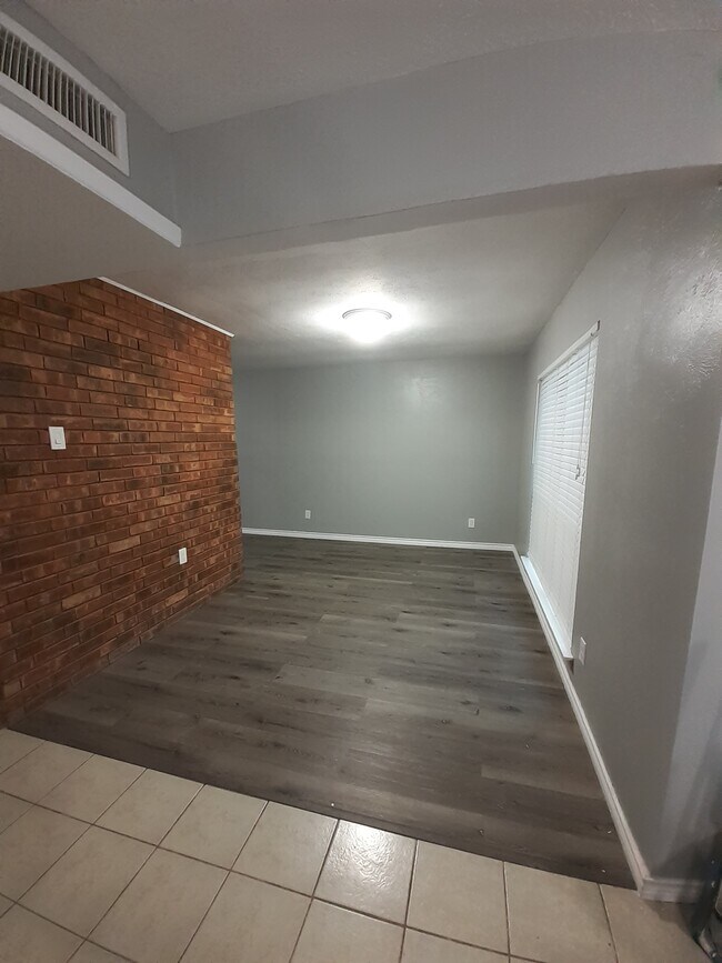 Foto del edificio - 9022 Millwood Dr