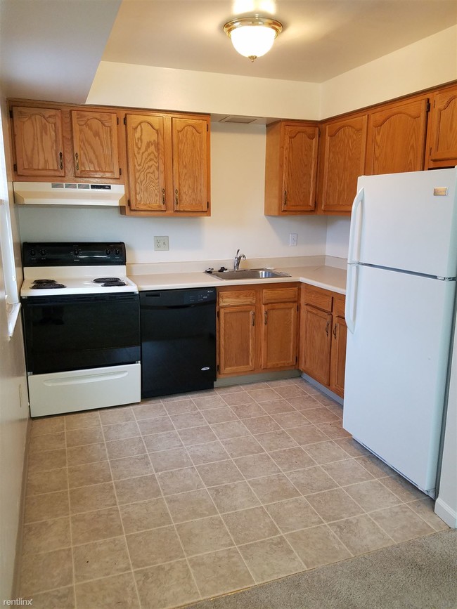 Building Photo - 3 br, 1.5 bath Townhome - 100 Bellwood Drive