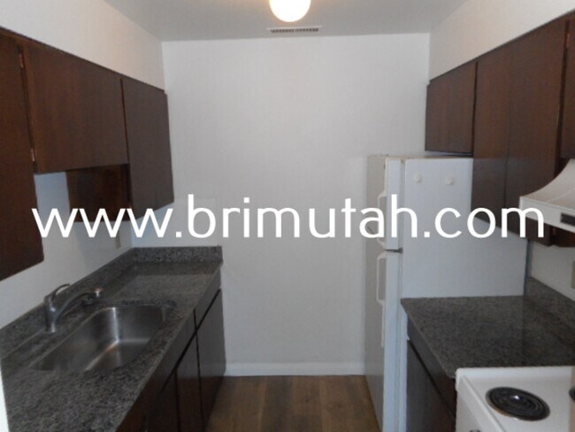 Building Photo - 292 100 E