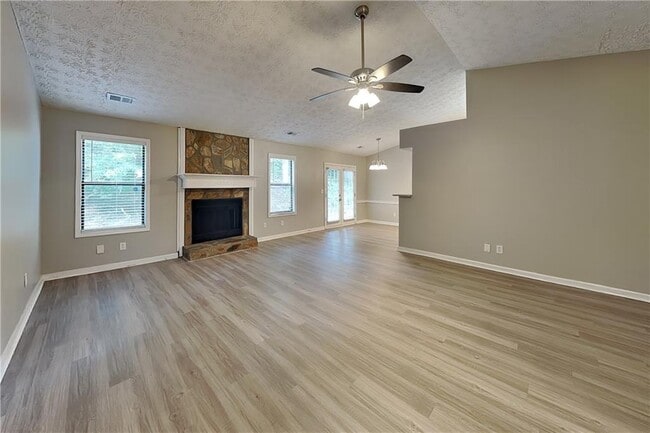Building Photo - 815 Riverstone Ln