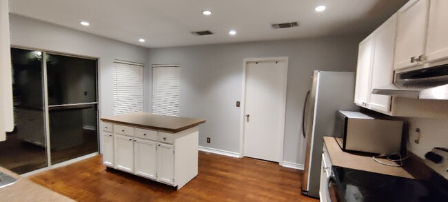 Foto del edificio - 9407 Moonlit Glade Rd