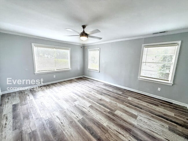 Building Photo - 618 Brunson Ave