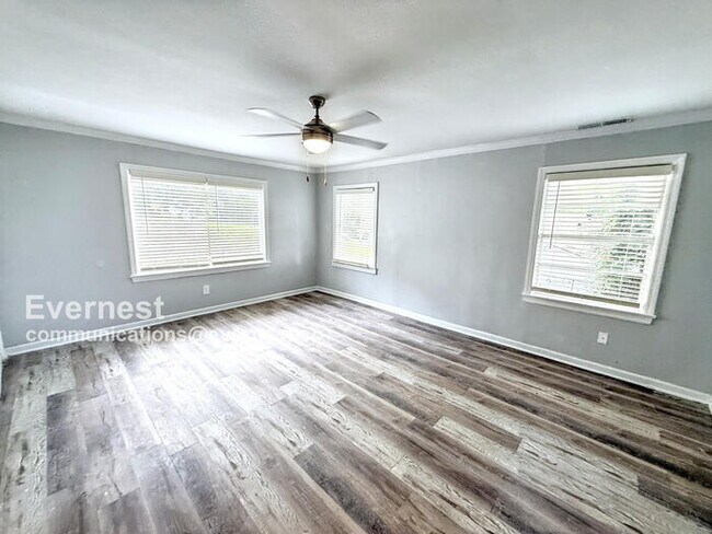 Foto del edificio - 618 Brunson Ave