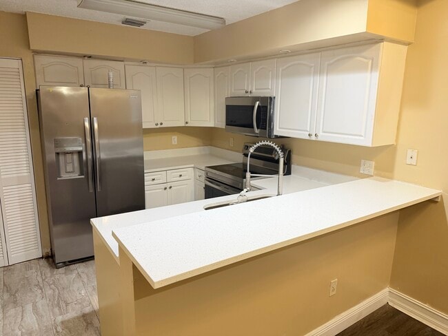 Foto del edificio - 1825 Adventure Pl