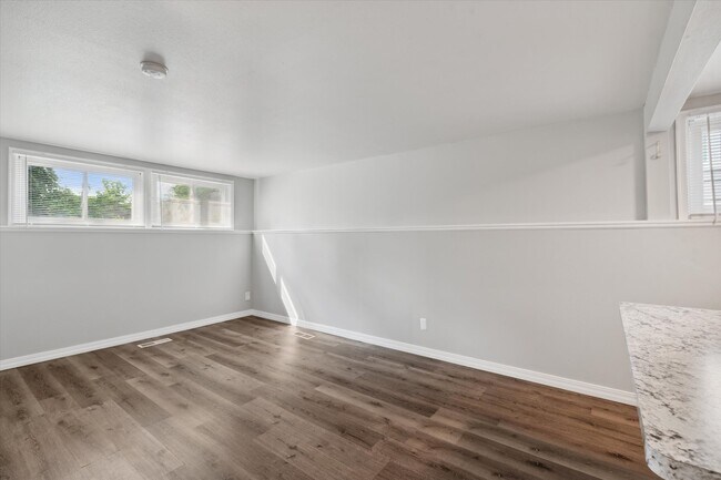 Foto del edificio - 3145 Sherbrooke Rd