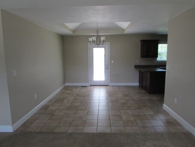 Building Photo - Beautiful Home In Peaceful Setting