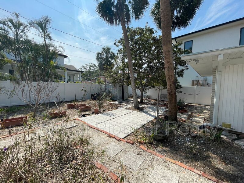Building Photo - 3602 S Beach Dr