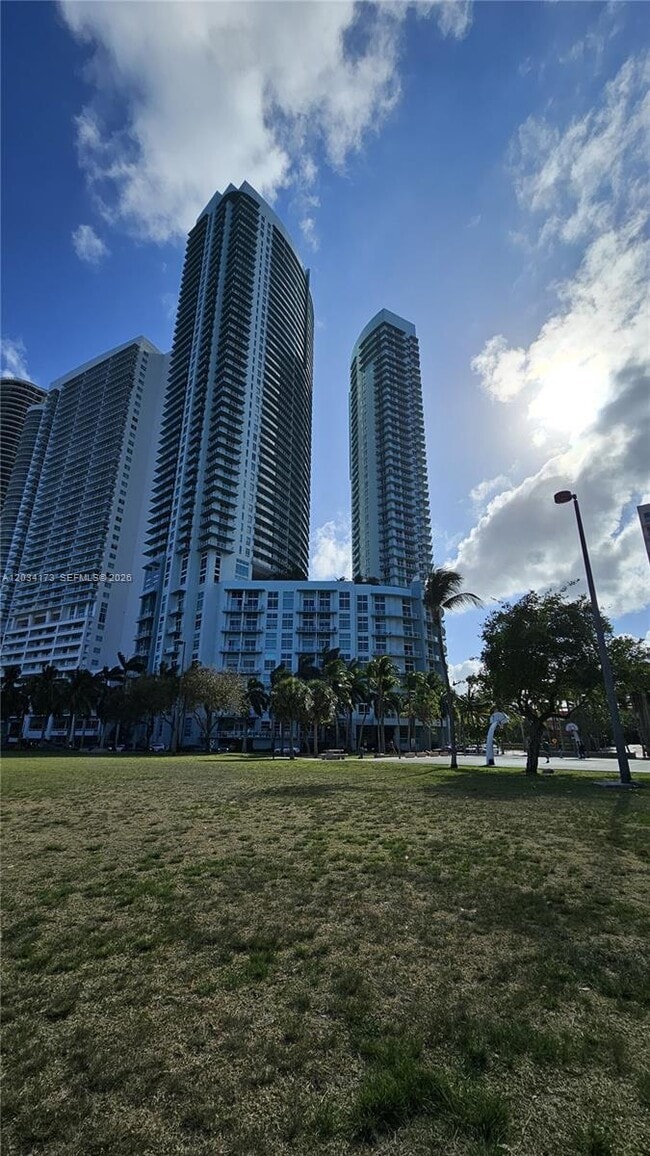Building Photo - 1900 N Bayshore Dr