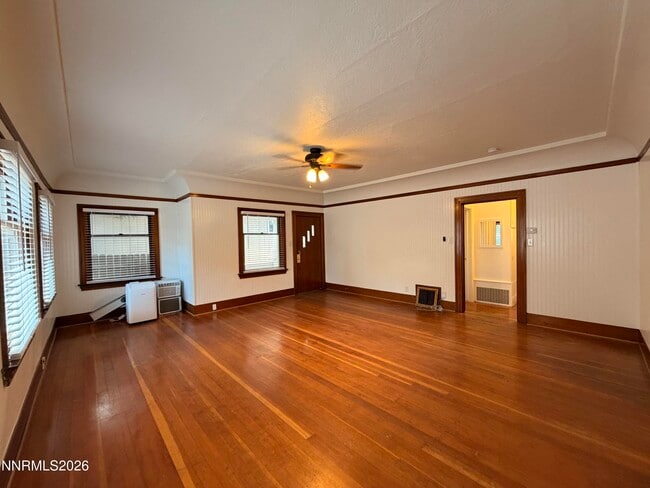 Building Photo - 319 Thoma St