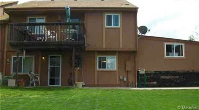 Building Photo - 488 Larkspur Dr