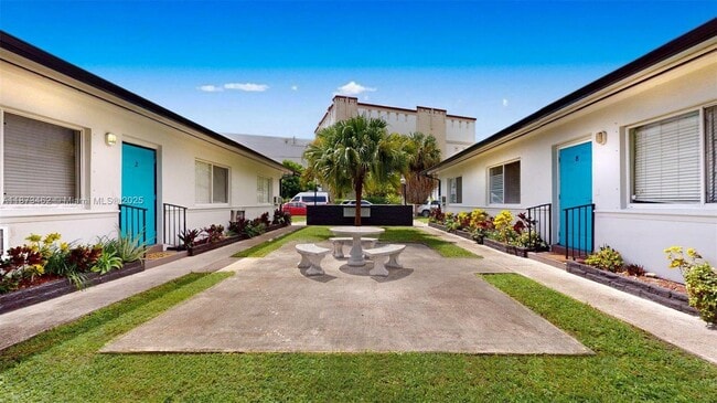 Foto del edificio - 2499 SW 27th St