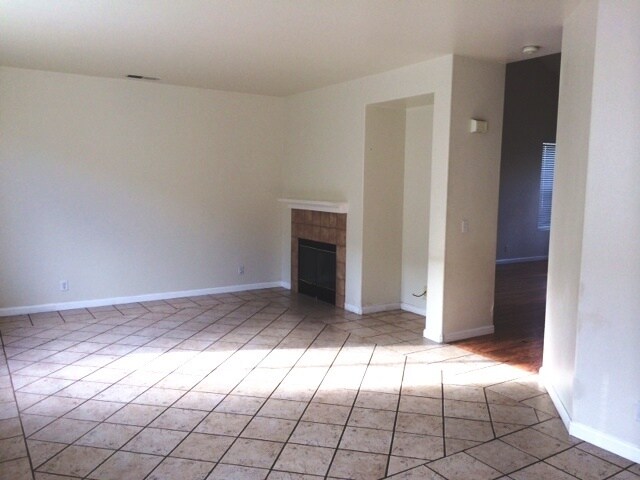 Foto del edificio - Coming Soon! Great 4 Bedroom Home in Gilroy, Close to Schools and Parks!