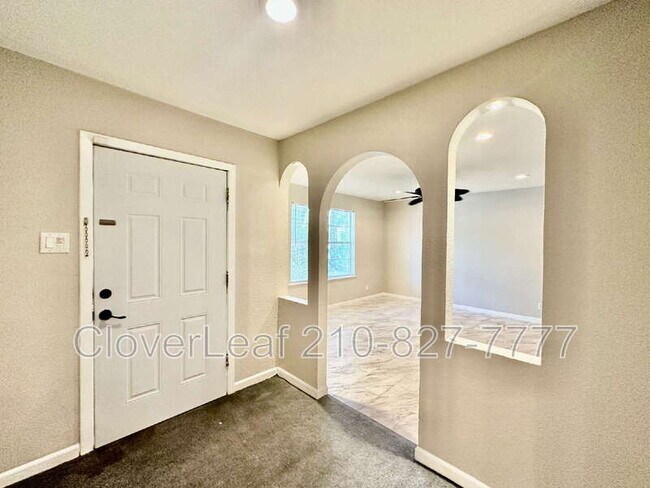 Foto del edificio - 214 Basswood Dr
