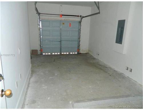 Foto del edificio - 1064 NE 41st Ter