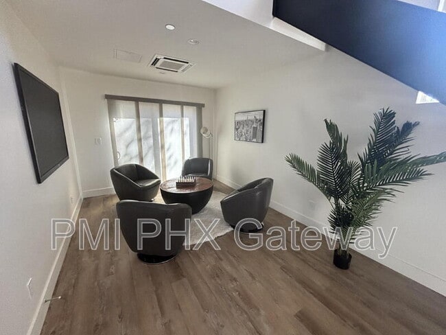 Foto del edificio - 430 W 7th St