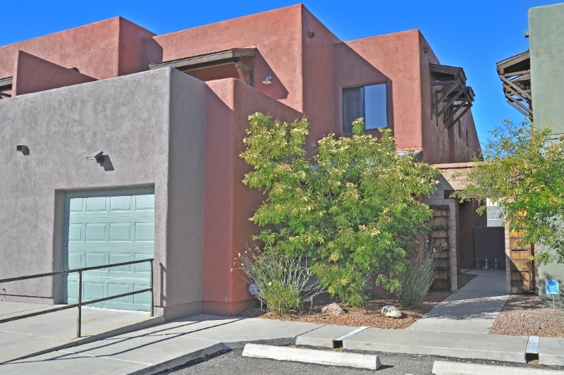 Primary Photo - 3141 N Olsen Ave