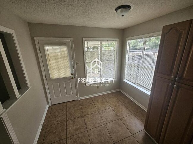 Building Photo - 6149 Raintree Dr