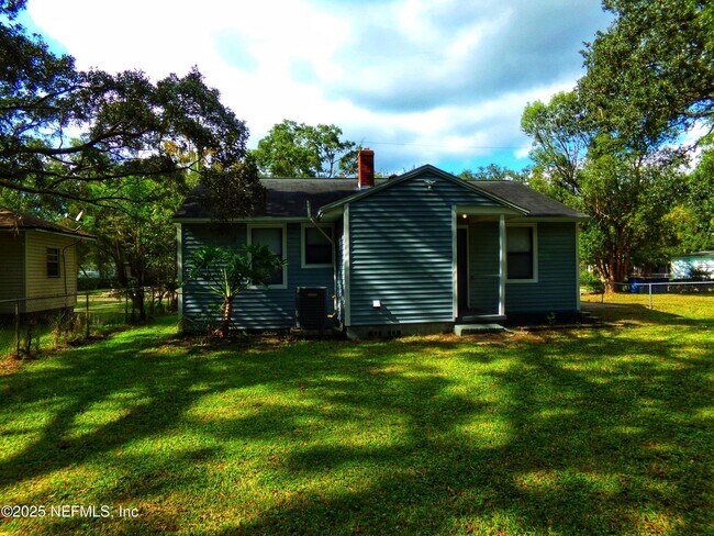 Building Photo - 2456 Ellington Ave