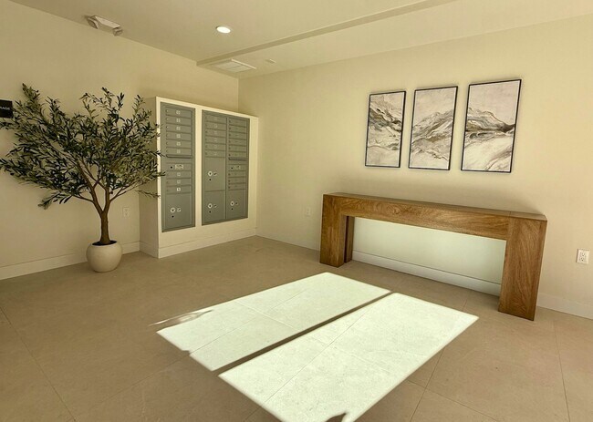 Foto del edificio - 14535 Weddington St