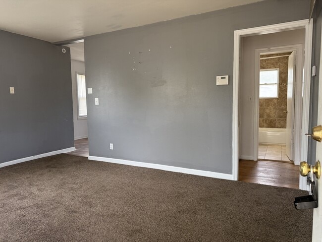 Building Photo - 631 Villa Dr