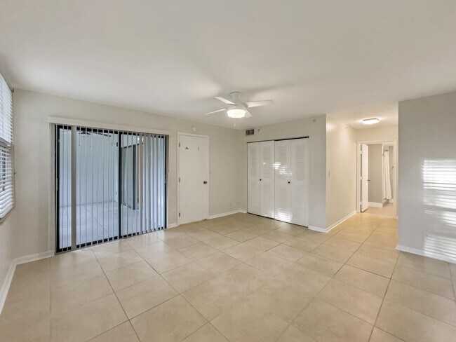Foto del edificio - 2112 S Cypress Bend Dr