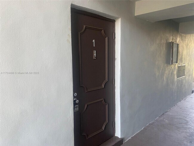 Foto del edificio - 335 W Laurel Dr