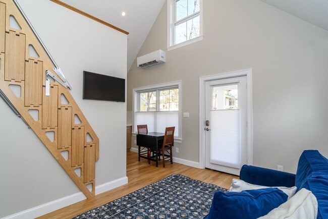 Foto del edificio - 12 Maugus Ave