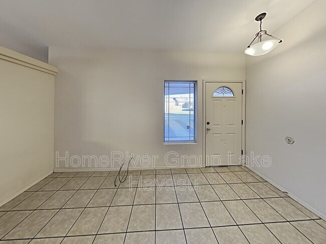 Building Photo - 2790 Palisades Dr
