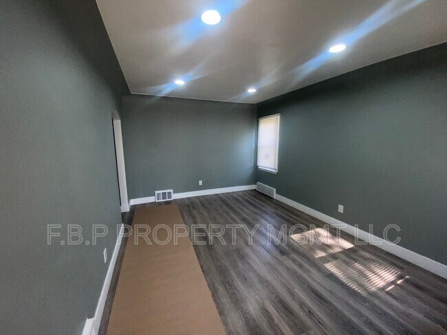 Foto del edificio - 8435 Westwood St