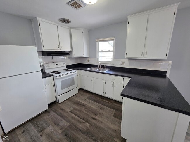 Building Photo - 3821 Biscayne Rd